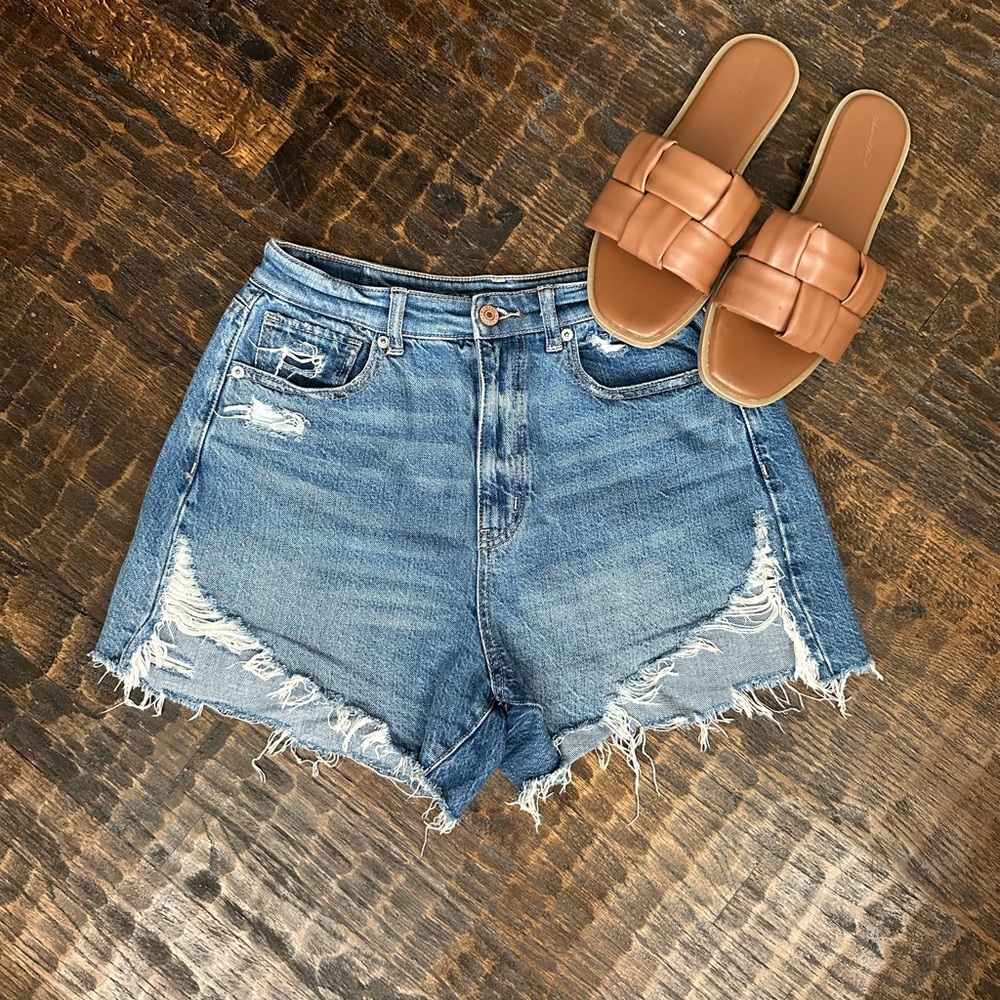 GUC American Eagle High Waisted Denim Shorts Size 6.